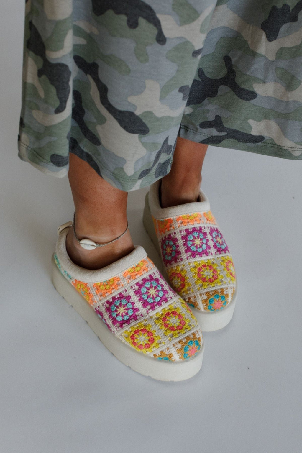 Crochet Hug Slipper Shoes - Beige