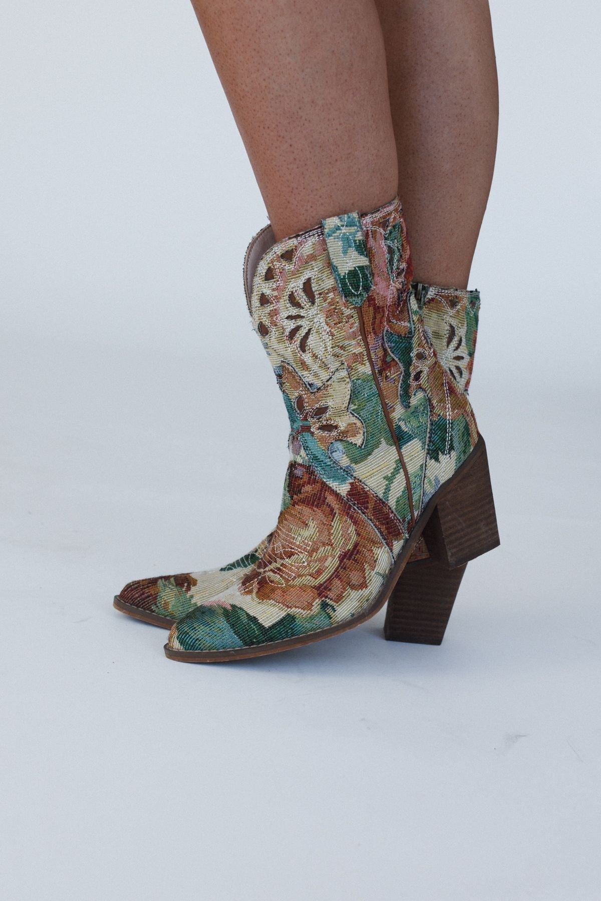 Canyon Rose Boots - Multi