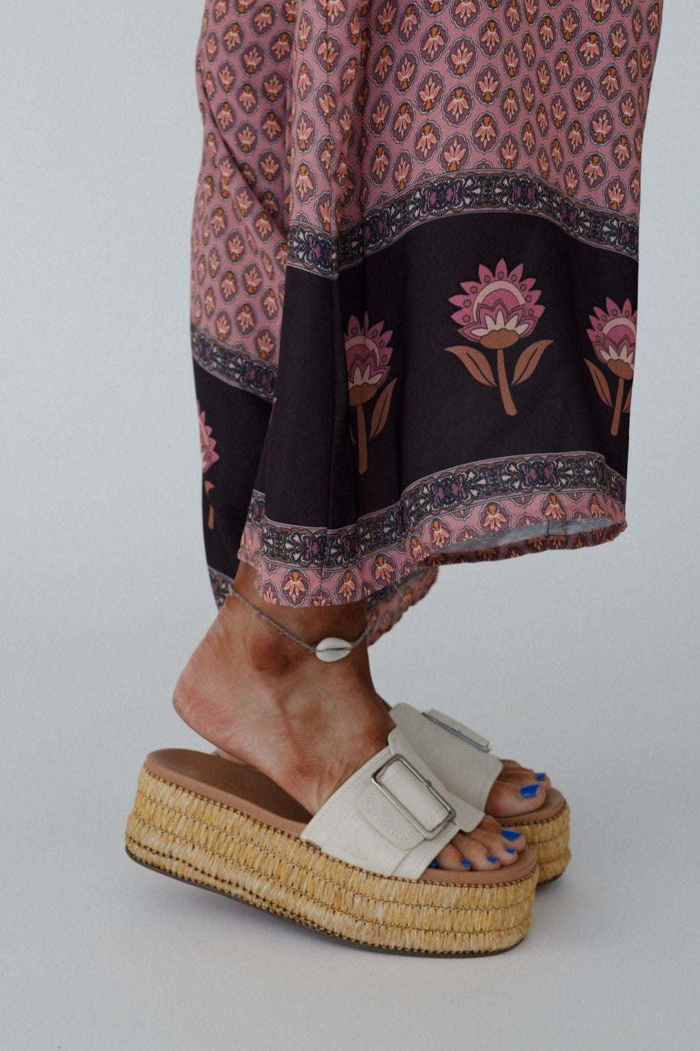 Raffia Waves Platform Sandals - Beige