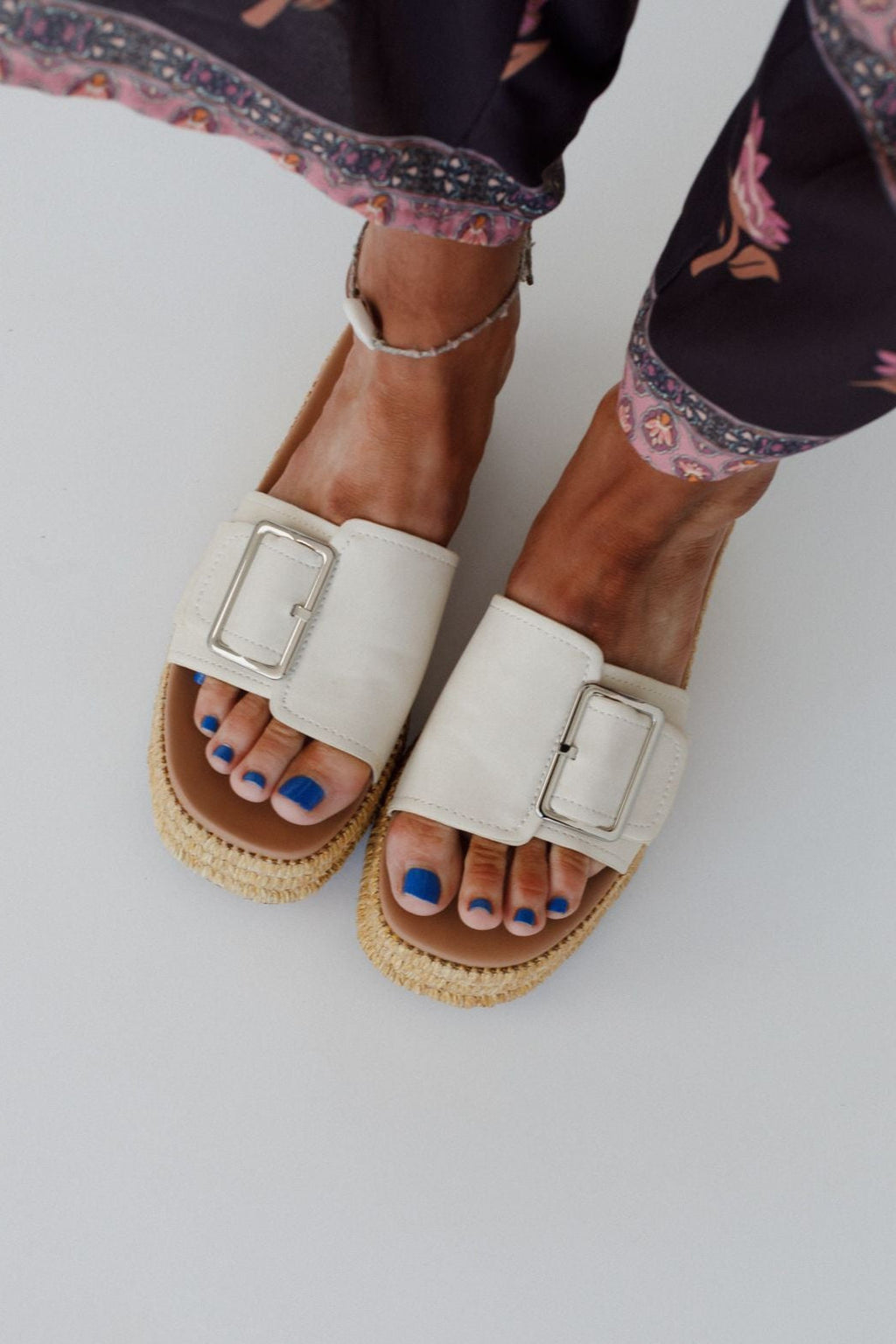 Raffia Waves Platform Sandals - Beige