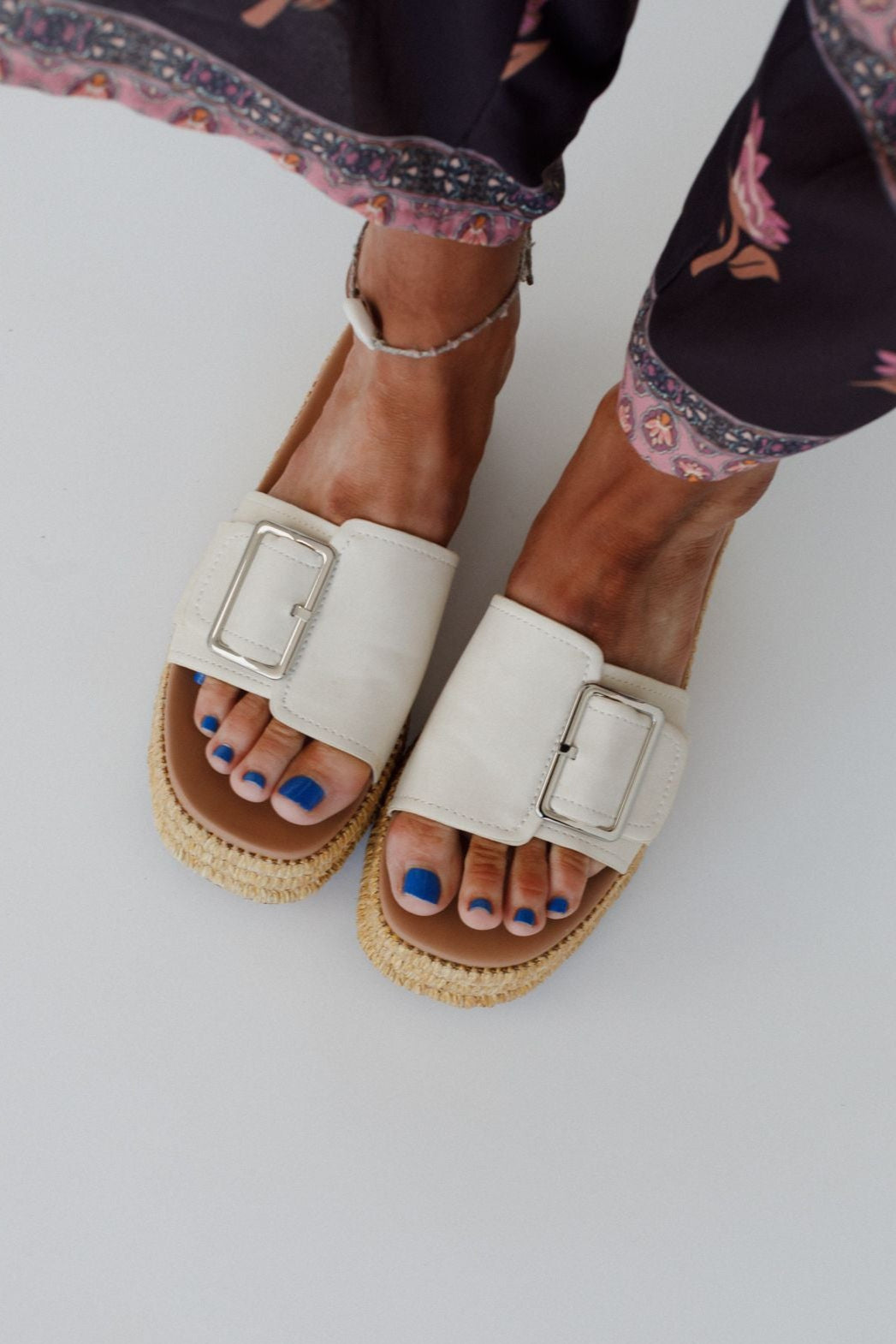 Raffia Waves Platform Sandals - Beige