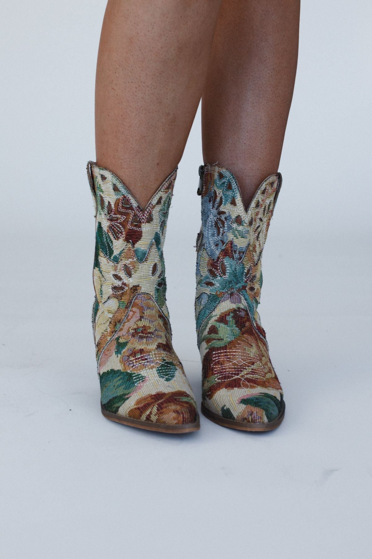 Canyon Rose Boots - Multi