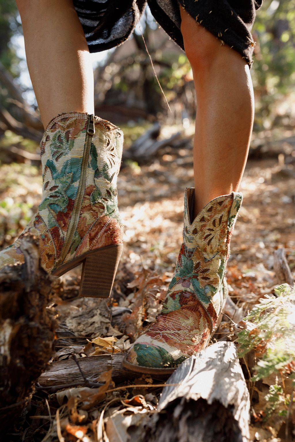 Canyon Rose Boots - Multi