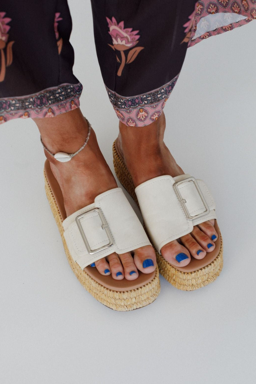 Raffia Waves Platform Sandals - Beige