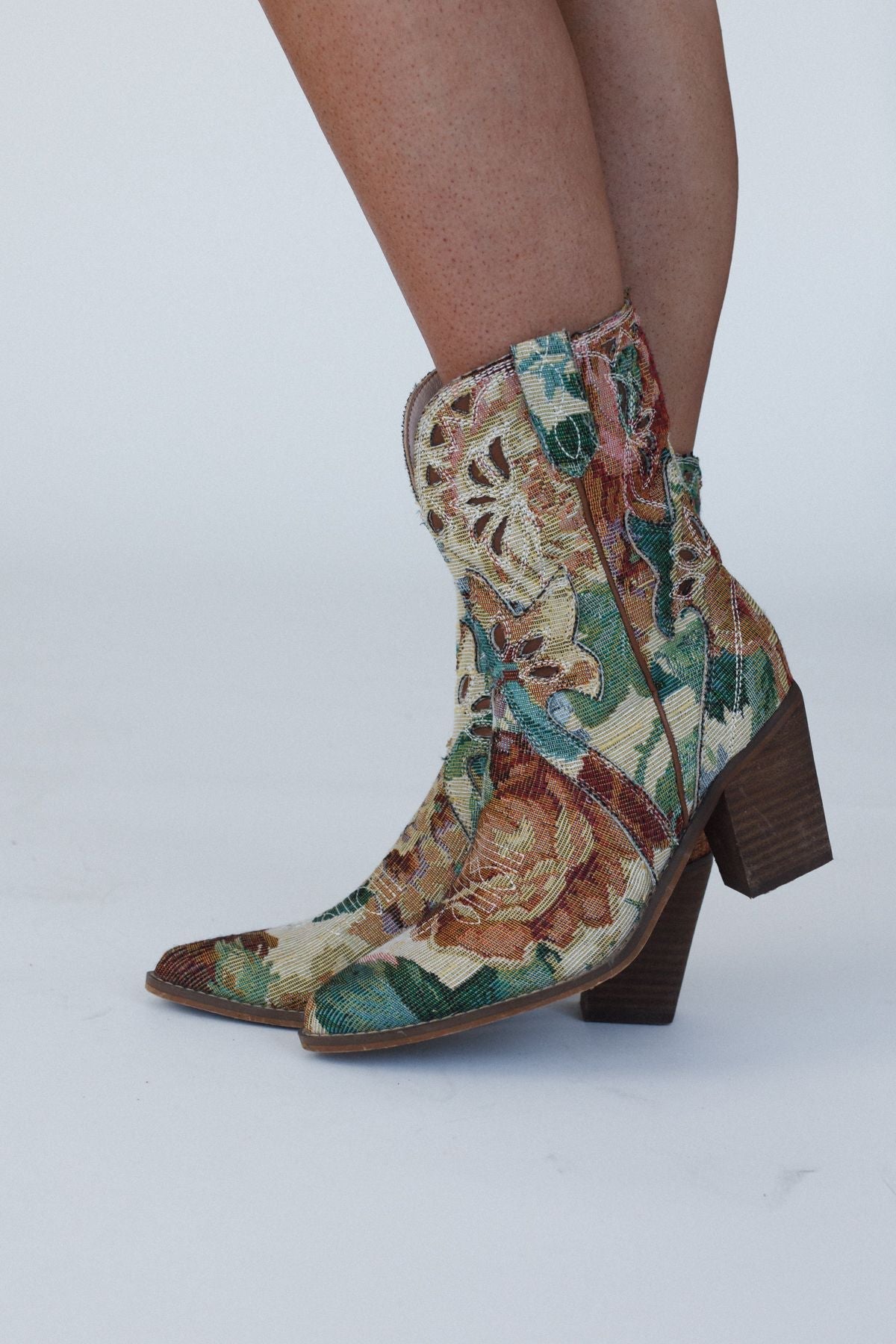 Canyon Rose Boots - Multi