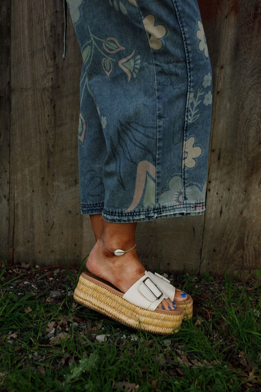 Raffia Waves Platform Sandals - Beige